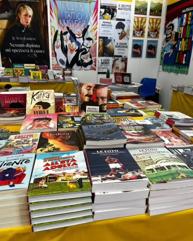 📌 @etnacomics si comincia, siamo allo Stand C04 Pad. C2 (piano terra). Tutti i dettagli su #firmacopie e #incontri #beccogiallo al link in bio!