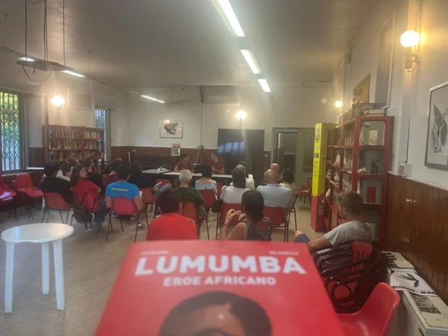 📸 Alcuni scatti dalla presentazione della #biografia a #fumetti "Lumumba. Eroe africano" con lo sceneggiatore Luca Catalano l'8 giugno presso @circolo_alberone #Pisa. Il libro è disegnato da @michidesanctis81.